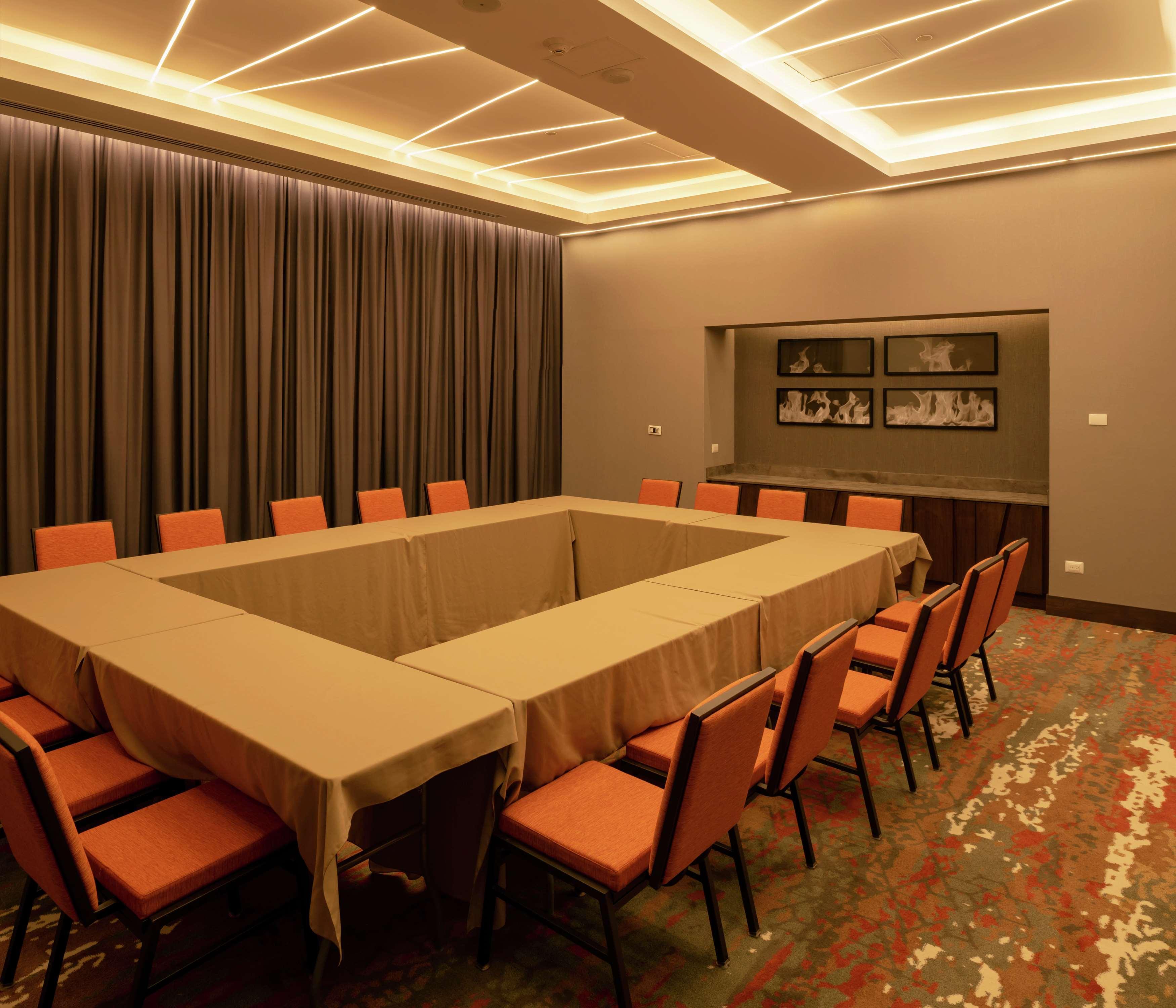 Hilton Garden Inn Чиуауа Экстерьер фото