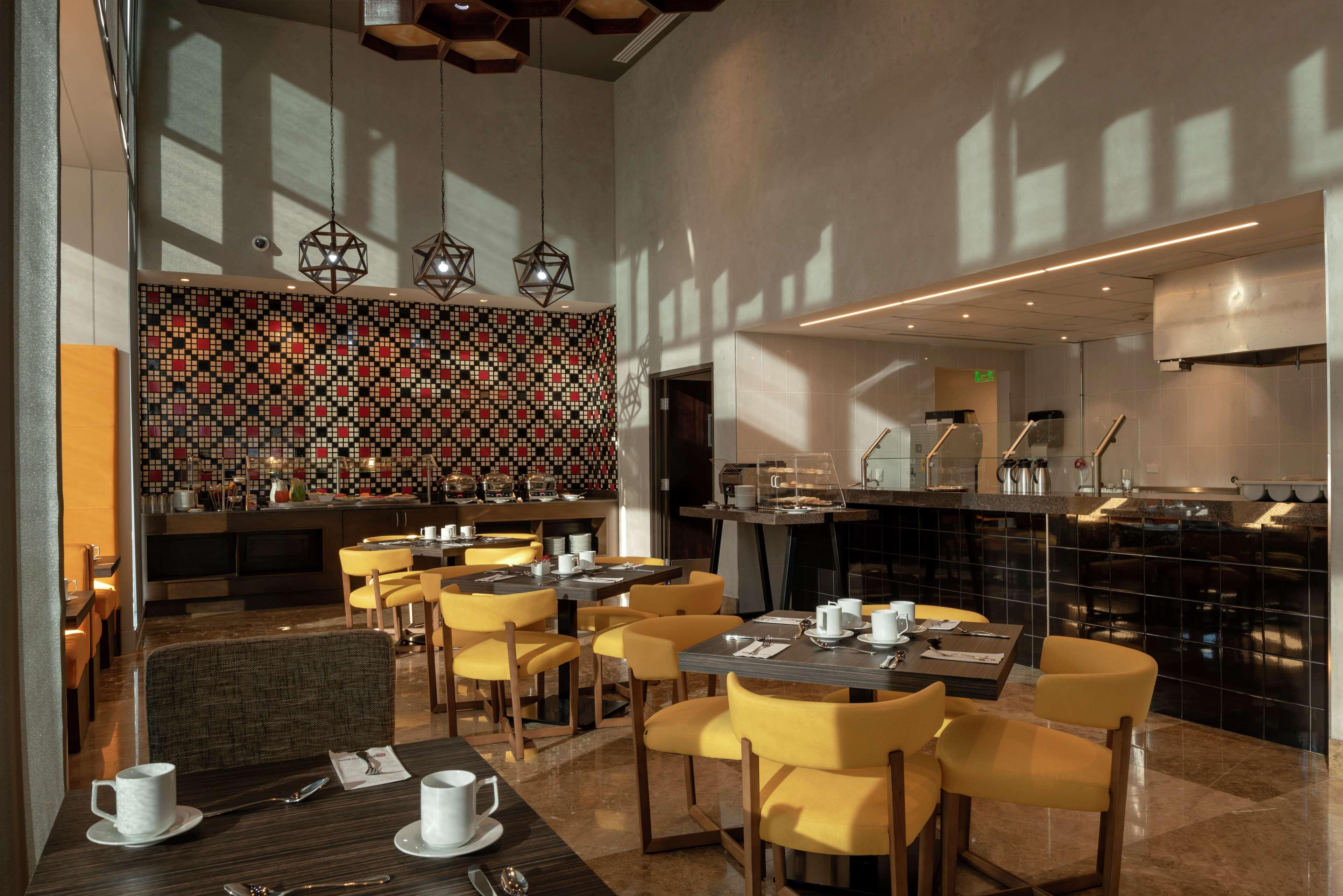 Hilton Garden Inn Чиуауа Экстерьер фото