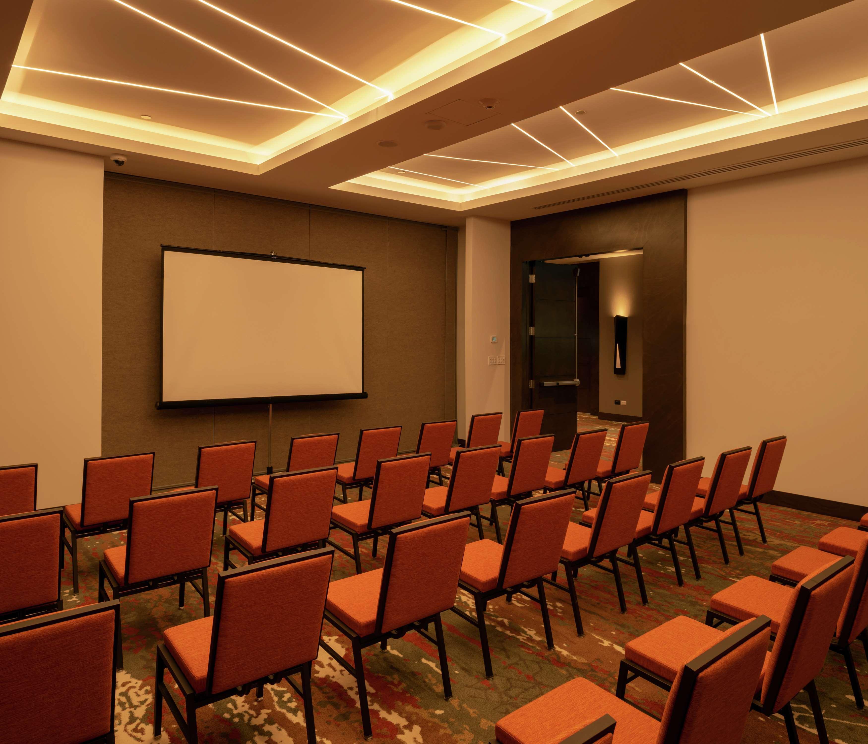 Hilton Garden Inn Чиуауа Экстерьер фото