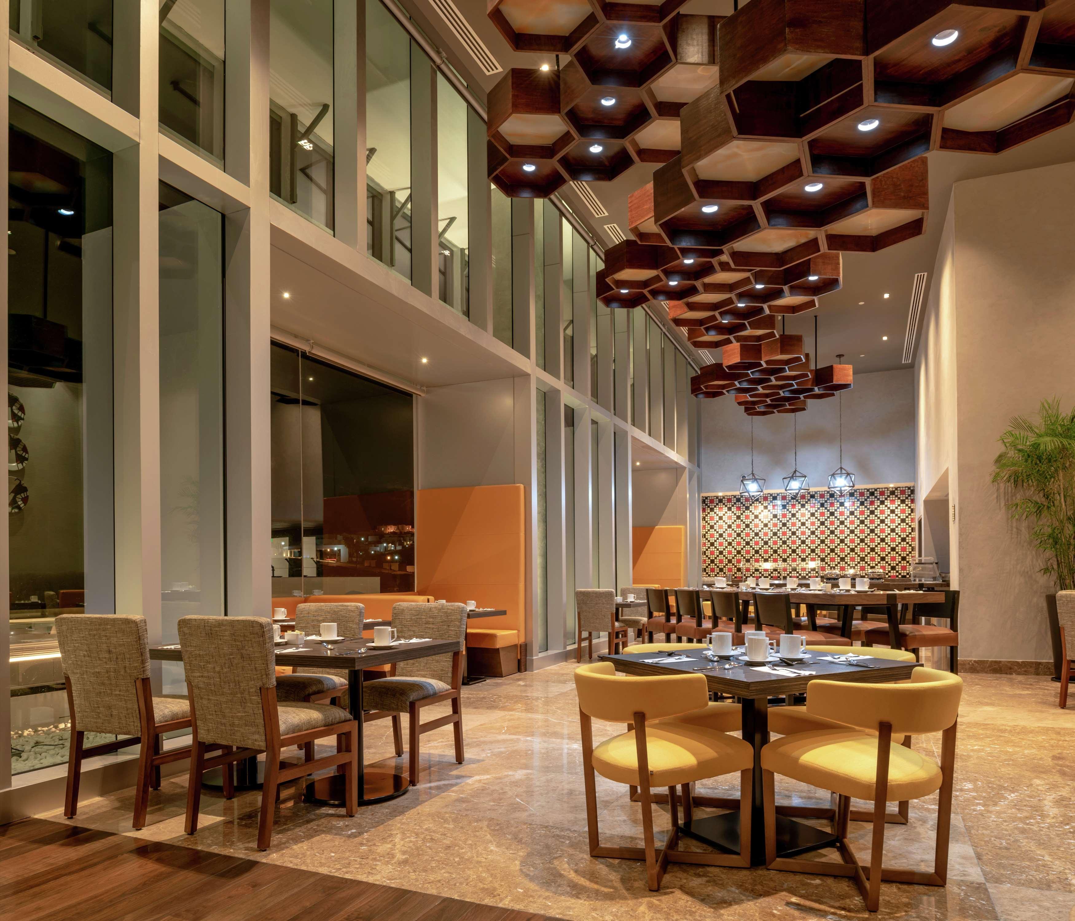 Hilton Garden Inn Чиуауа Экстерьер фото